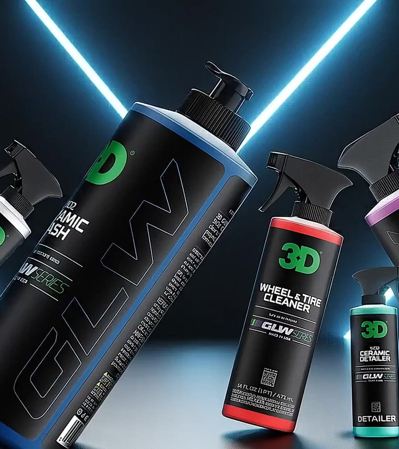 Productos 3D Car Care de la línea GLW sobre fondo oscuro con luz azul
